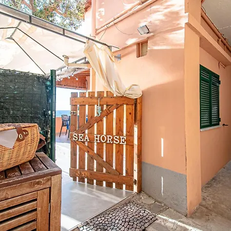 Seahorseroom - Frontemare Con Idromassaggio 3* Finale Ligure