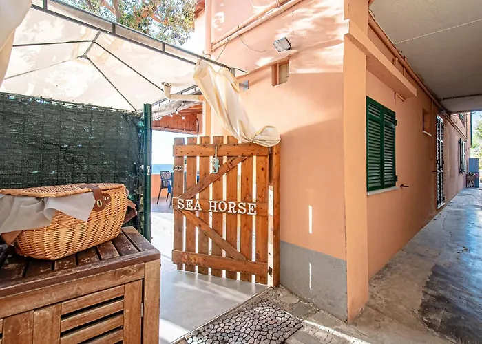 Seahorseroom - Frontemare Con Idromassaggio 3* Finale Ligure