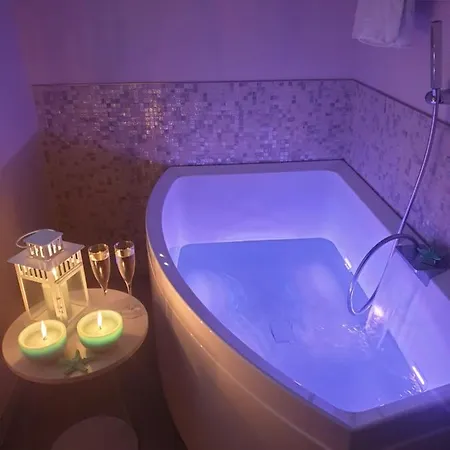 Seahorseroom - Frontemare Con Idromassaggio Bed & Breakfast 3*