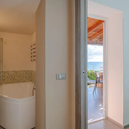 Seahorseroom - Frontemare Con Idromassaggio Bed & Breakfast 3*